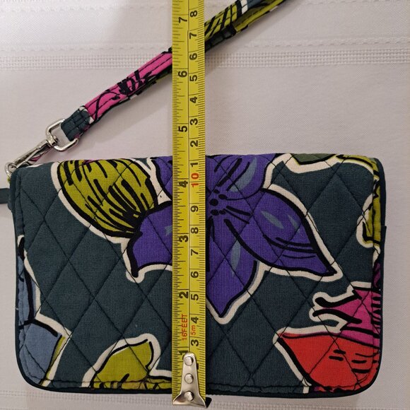 Vera Bradley Grab and Go Zip Around Wallet/Wristlet in Falling Flowers. - Picture 8 of 8